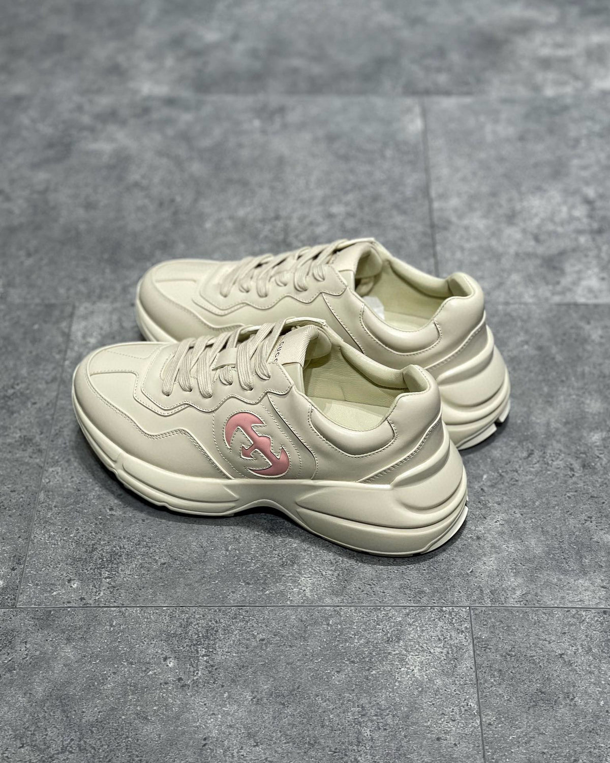 GUC Sneakers