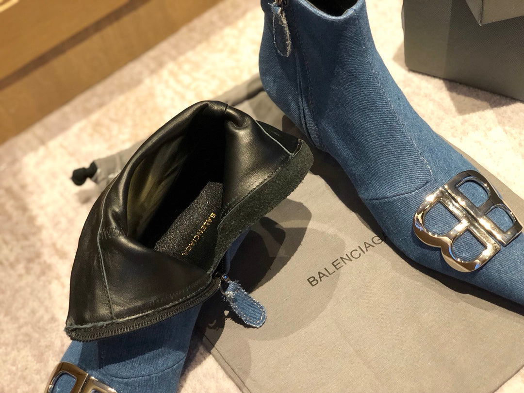 POINTED-TOE KITTEN HEEL 45 MM ANKLE BOOTS IN BLUE DENIM