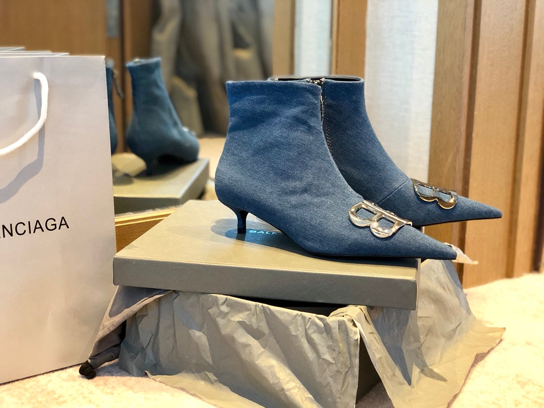 POINTED-TOE KITTEN HEEL 45 MM ANKLE BOOTS IN BLUE DENIM