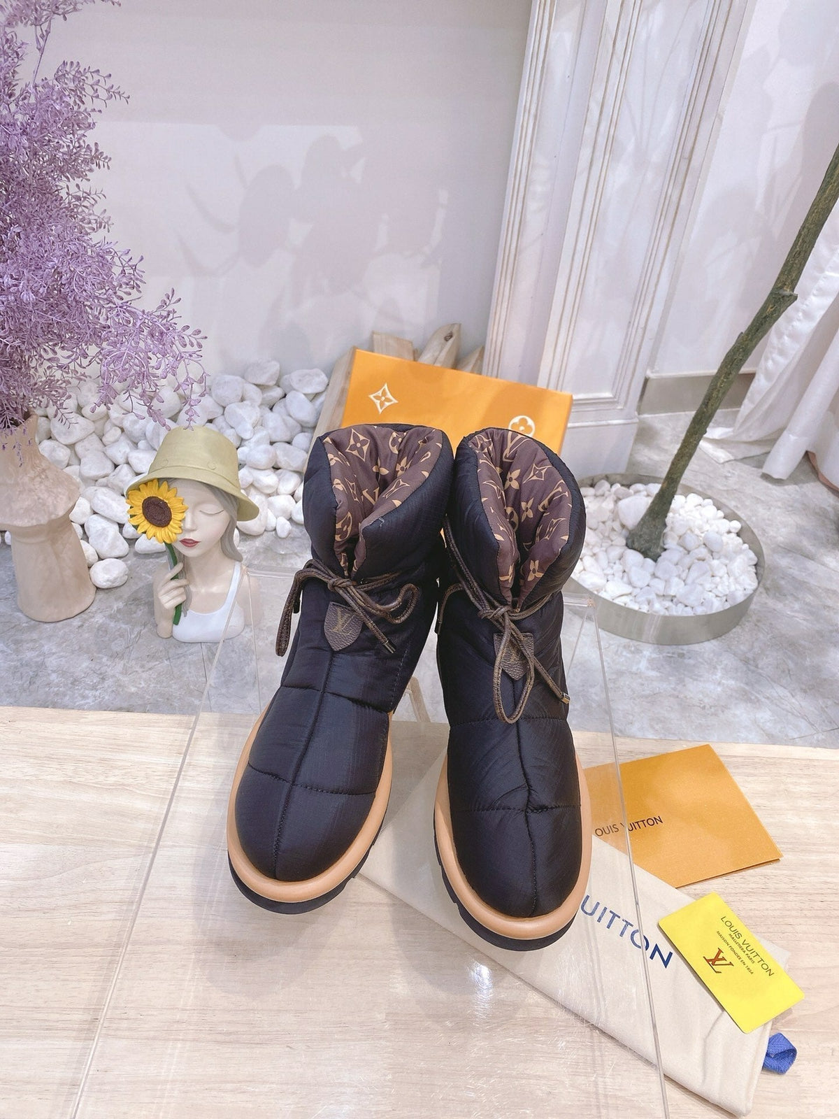 PILLOW COMFORT ANKLE BOOTS IN BLACK NYLON