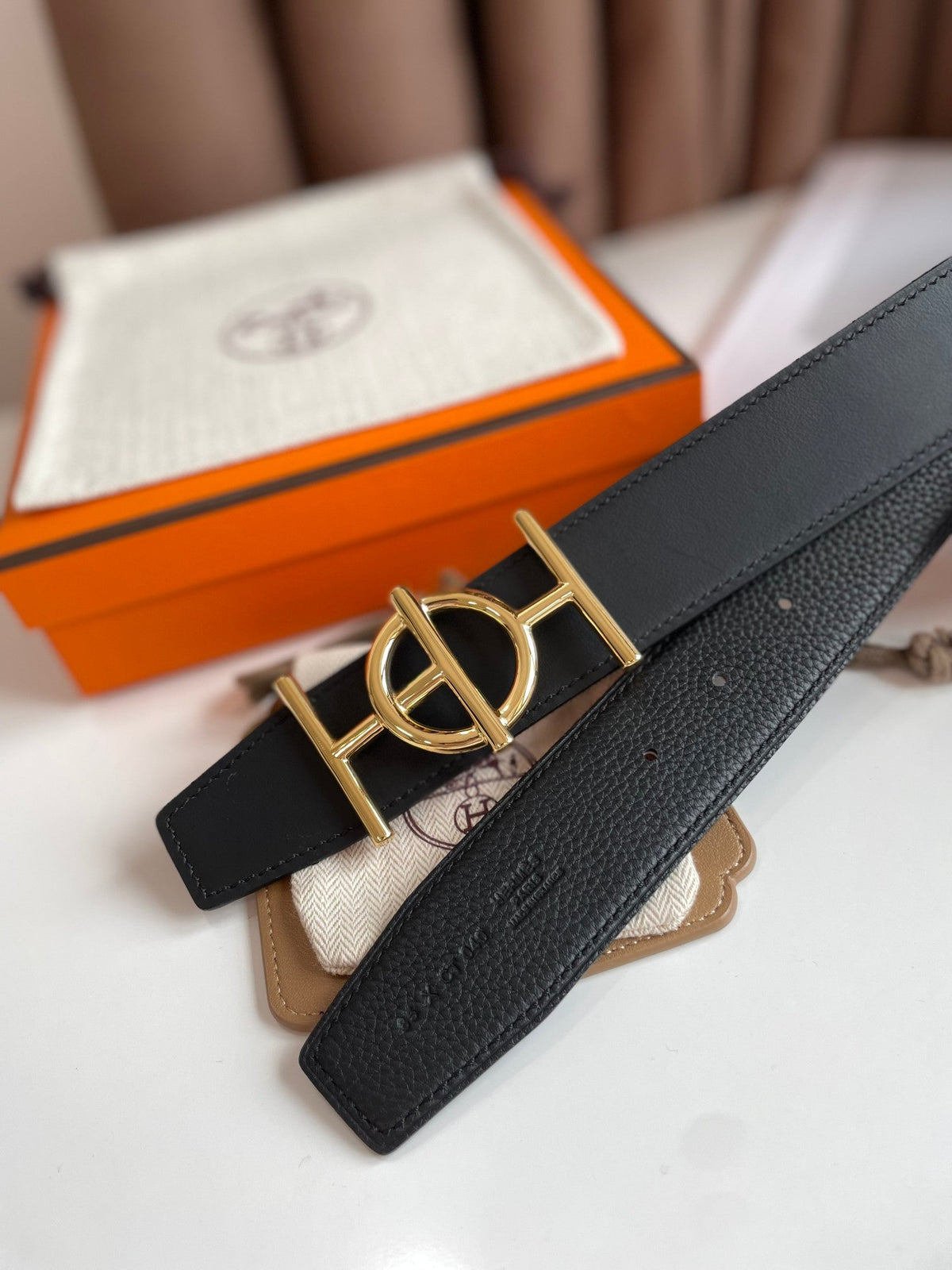 ULYSSE BELT BUCKLE & REVERSIBLE BLACK LEATHER STRAP 38MM GOLD HARDWARE