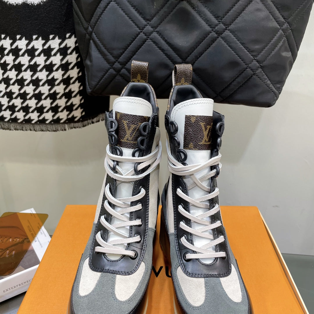 LAUREATE PLATFORM BOOTS IN WHITE CALFSKIN AND COIN GRAY SUEDE