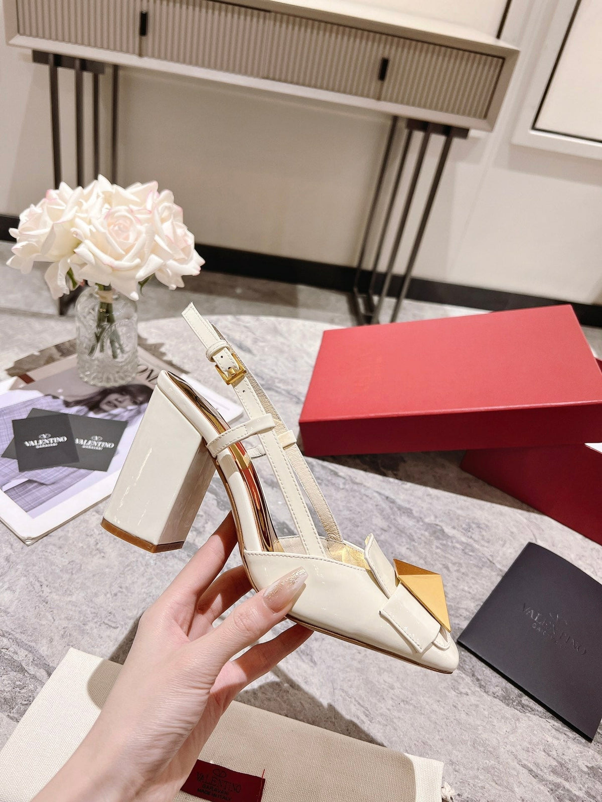 ONE STUD WHITE PATENT LEATHER LACE-UP HIGH HEELS 85 MM