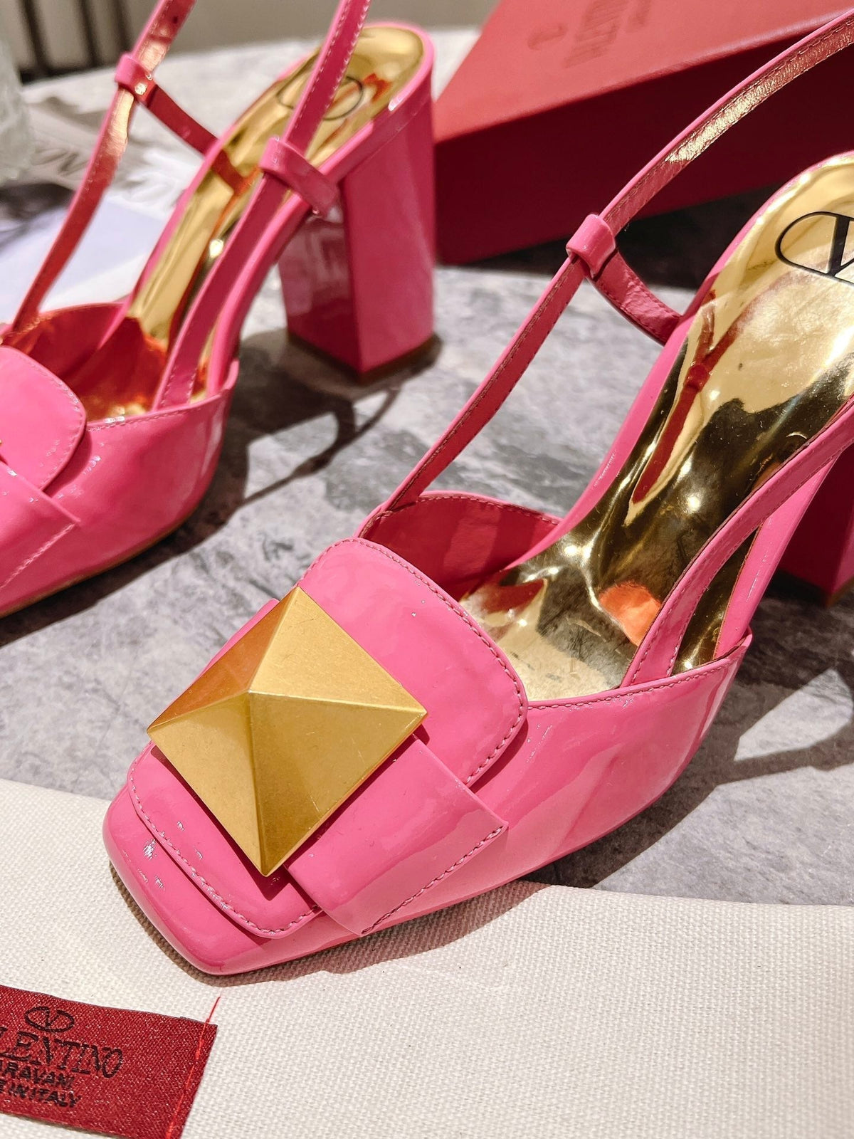 ONE STUD BRIGHT PINK PATENT LEATHER LACE-UP HIGH HEELS 85 MM
