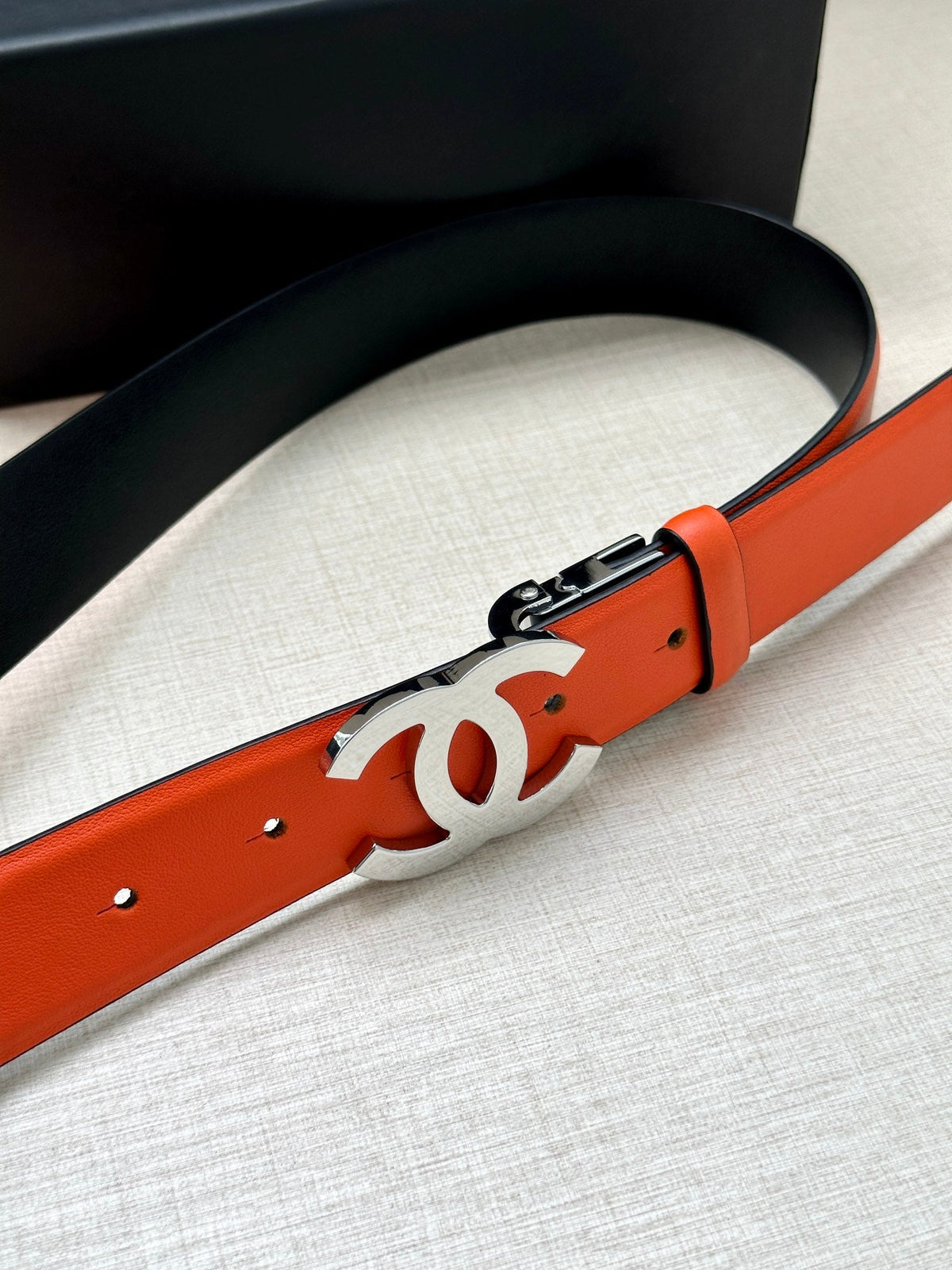 CC 30MM BELT IN FIRE ORANGE AND BLACK CALFSKIN WITH SILVER HARDWARE
