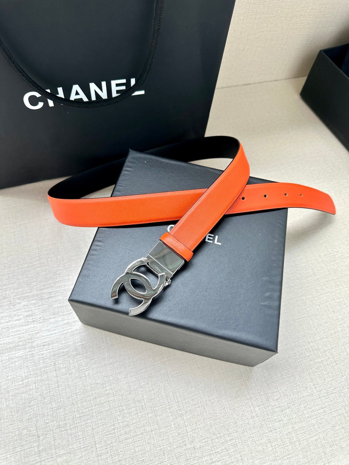CC 30MM BELT IN FIRE ORANGE AND BLACK CALFSKIN WITH SILVER HARDWARE