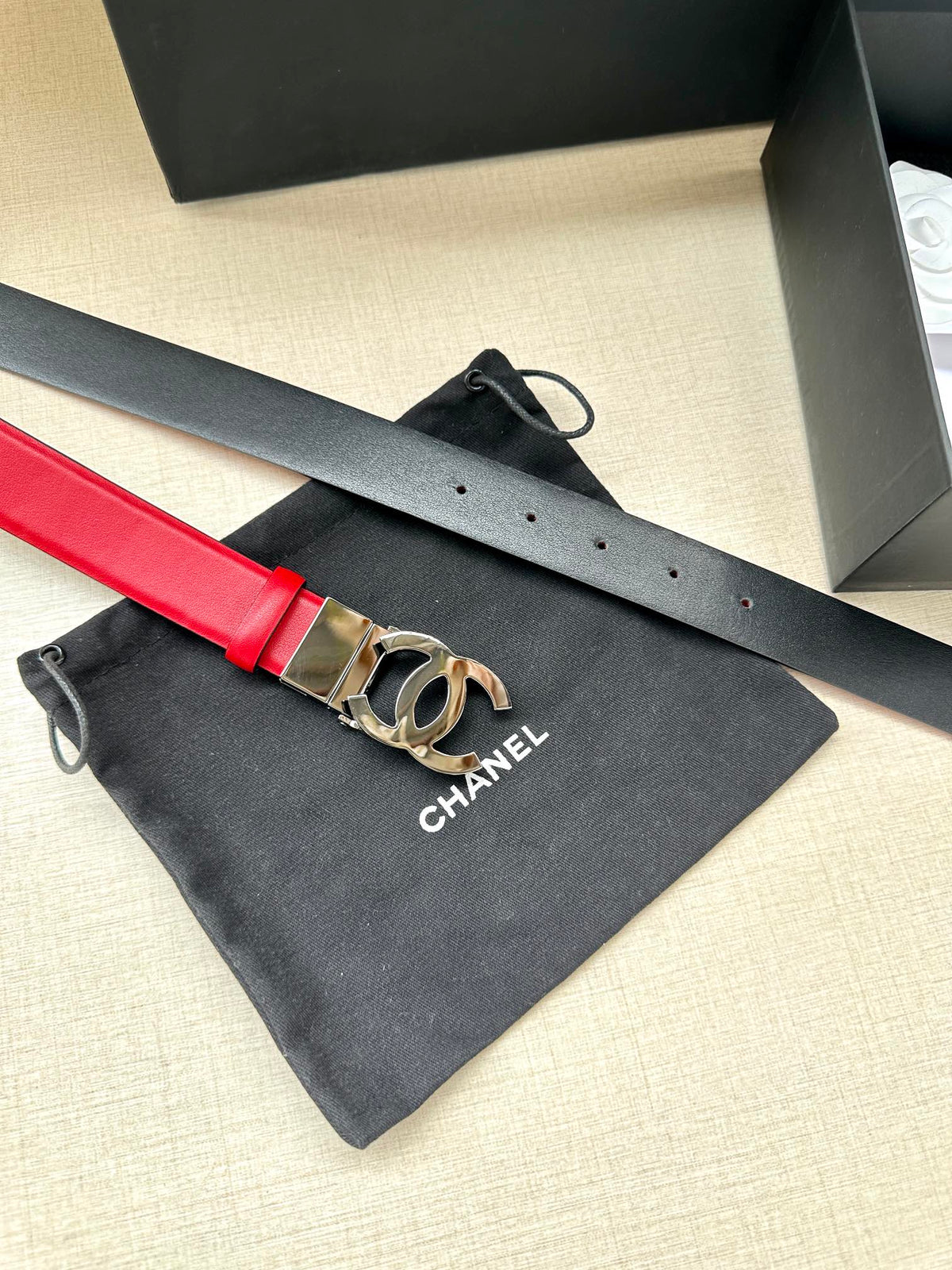 CC 30MM BELT IN CHERRY RED AND BLACK CALFSKIN WITH GOLD HARDWARE