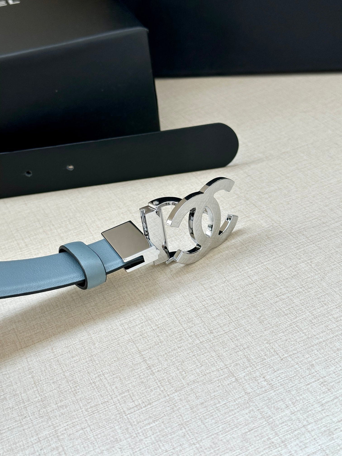 CC 30MM BELT IN STONE BLUE AND BLACK CALFSKIN WITH SILVER HARDWARE