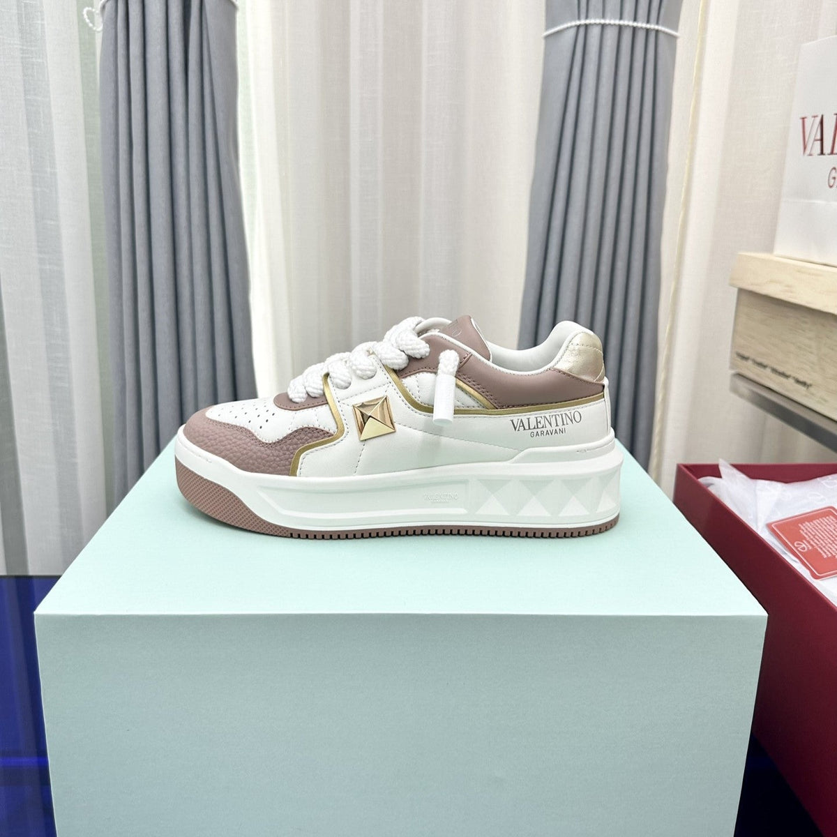 One Stud Garavani Rose Cannelle White One Stud XL Sneakers