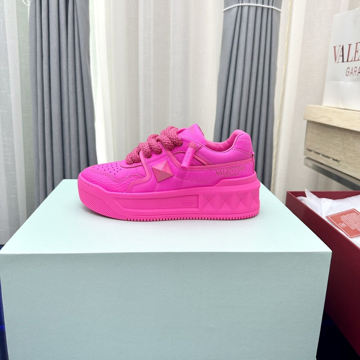 One Stud Garavani Pink One Stud XL Sneakers