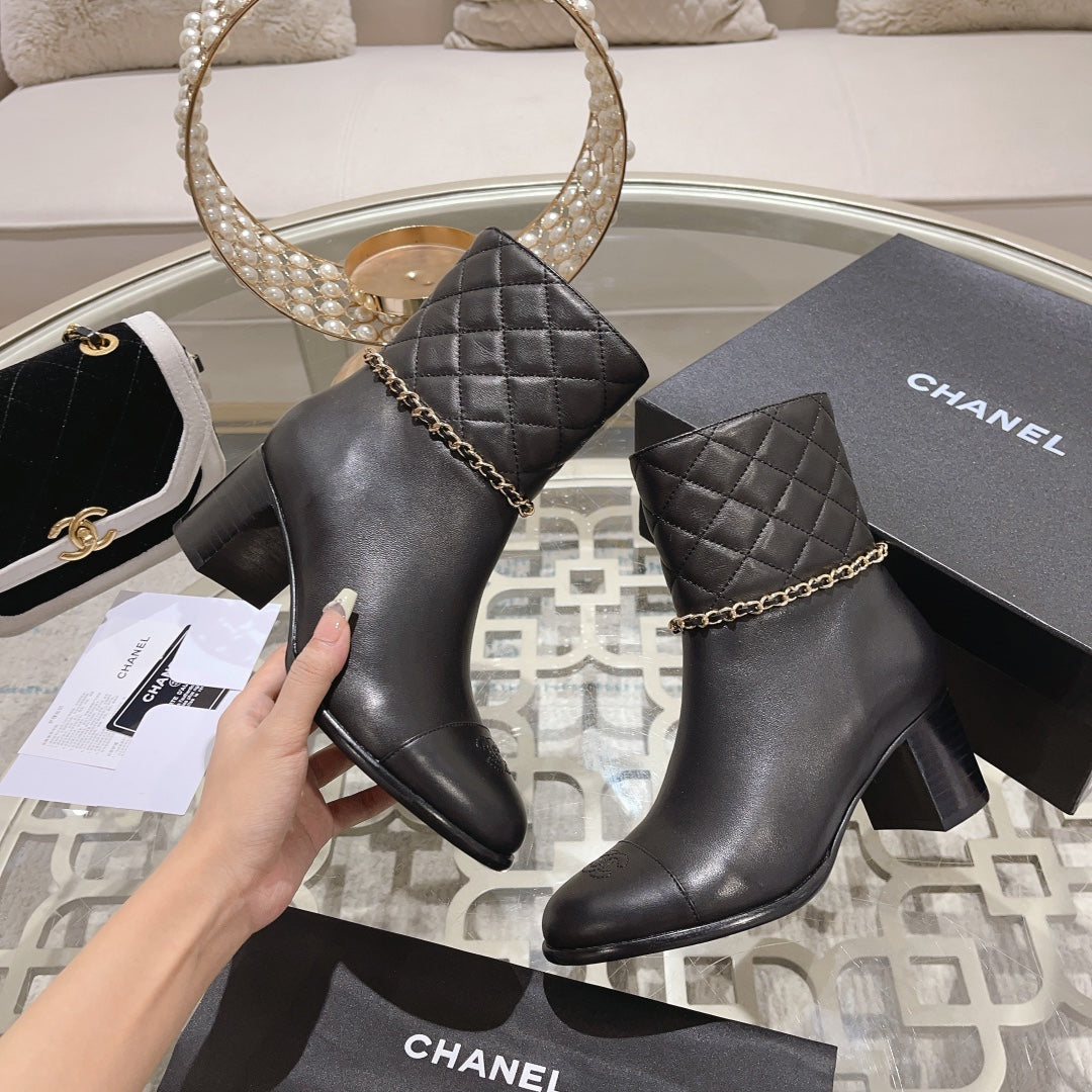 MID-HEEL ANKLE BOOTS IN BLACK CALFSKIN