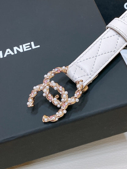 CC BELT 20MM IN WHITE EMBROIDERED CALFSKIN GOLD HARDWARE ATTACH PEARL