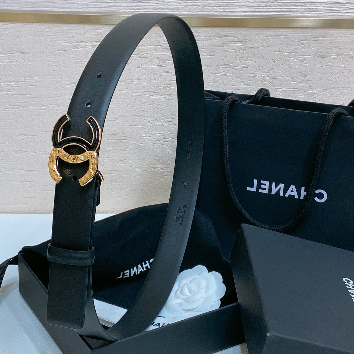 CC BELT 30MM IN BLACK SMOOTH CALFSKIN GOLD MIX BLACK METAL LOGO