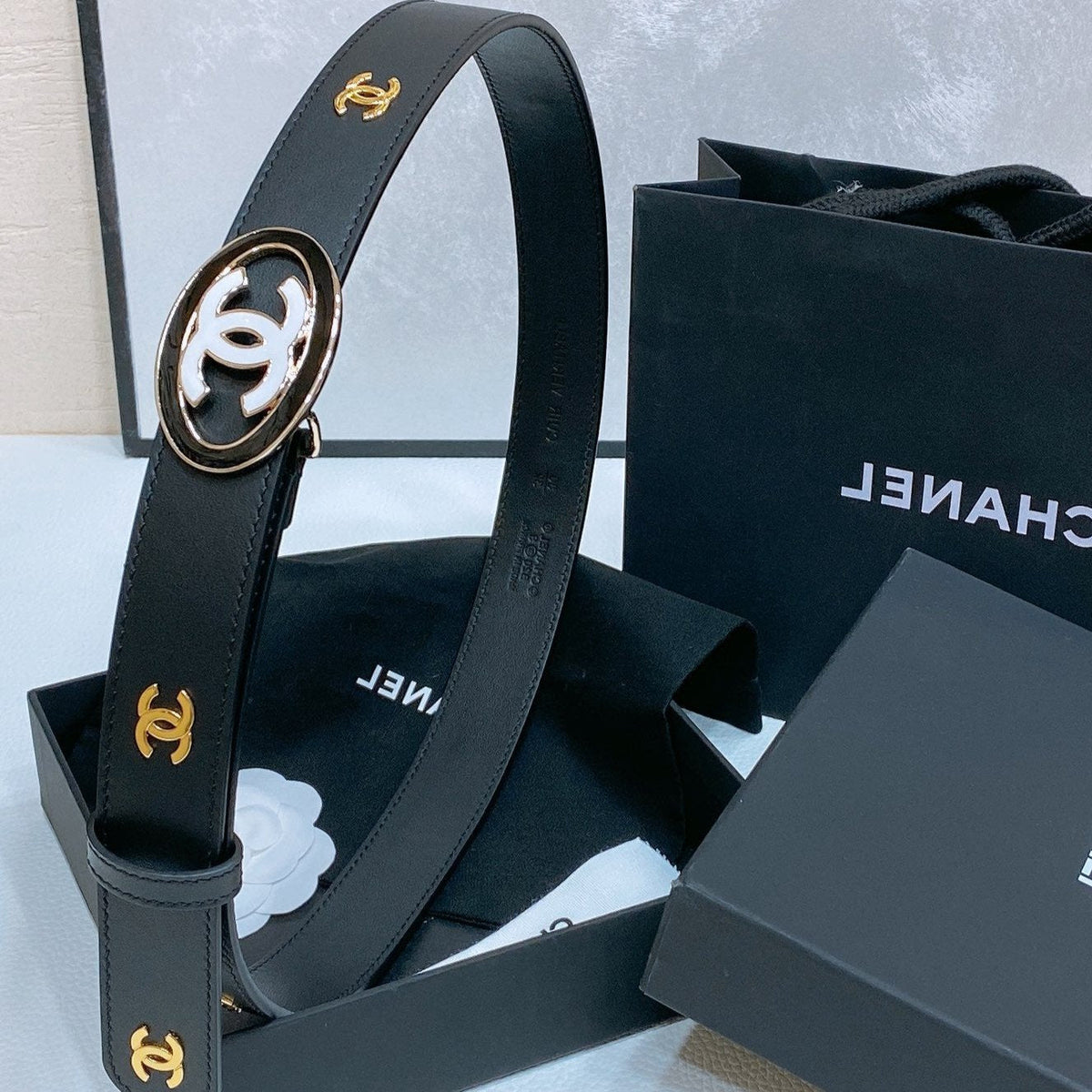CC 30MM BELT IN BLACK SMOOTH CALFSKIN WHITE MIX BLACK METAL LOGO GOLD HARDWARE