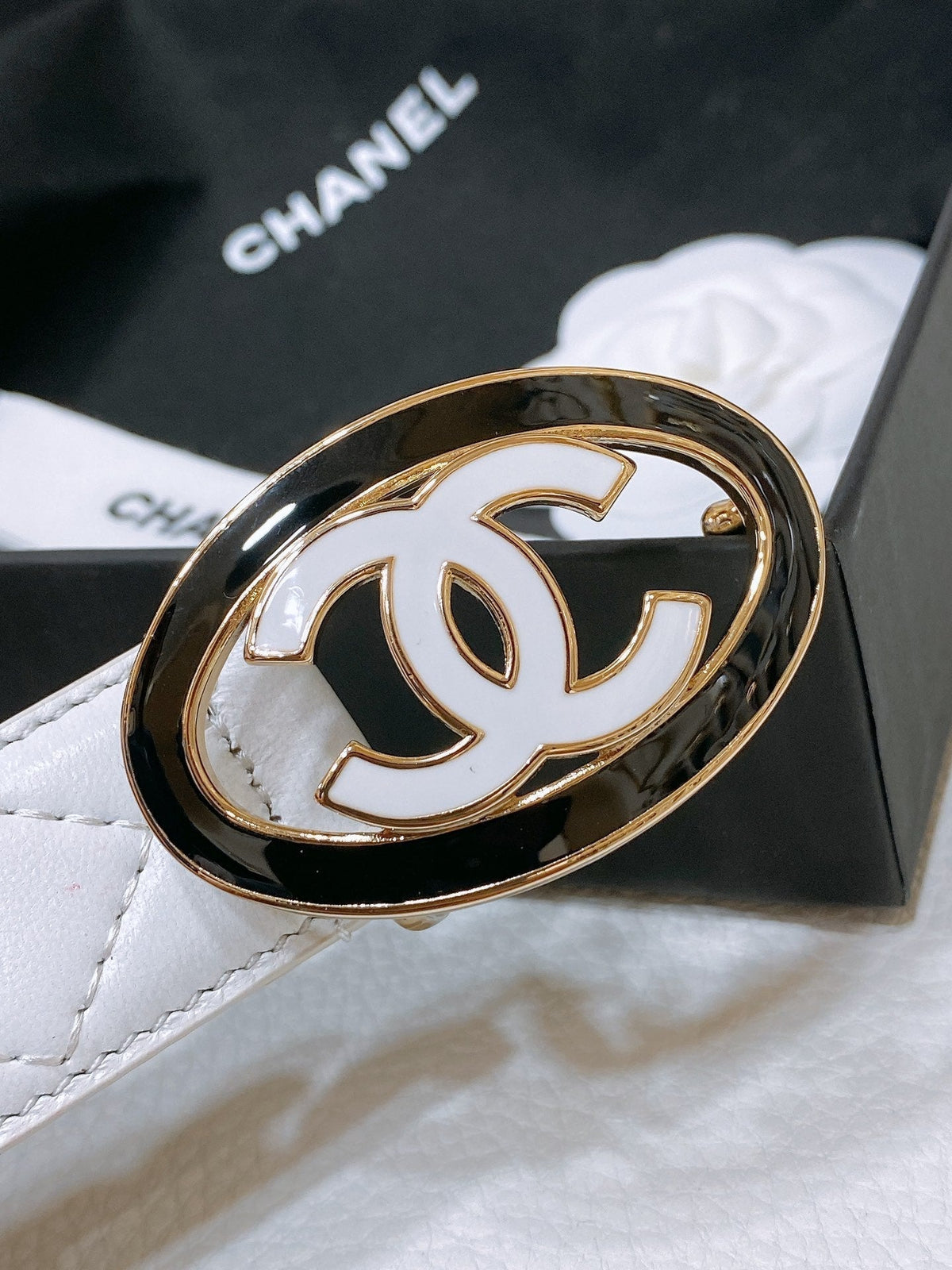 CC 30MM BELT IN WHITE EMBROIDERED CALFSKIN WHITE MIX BLACK METAL LOGO GOLD HARDWARE