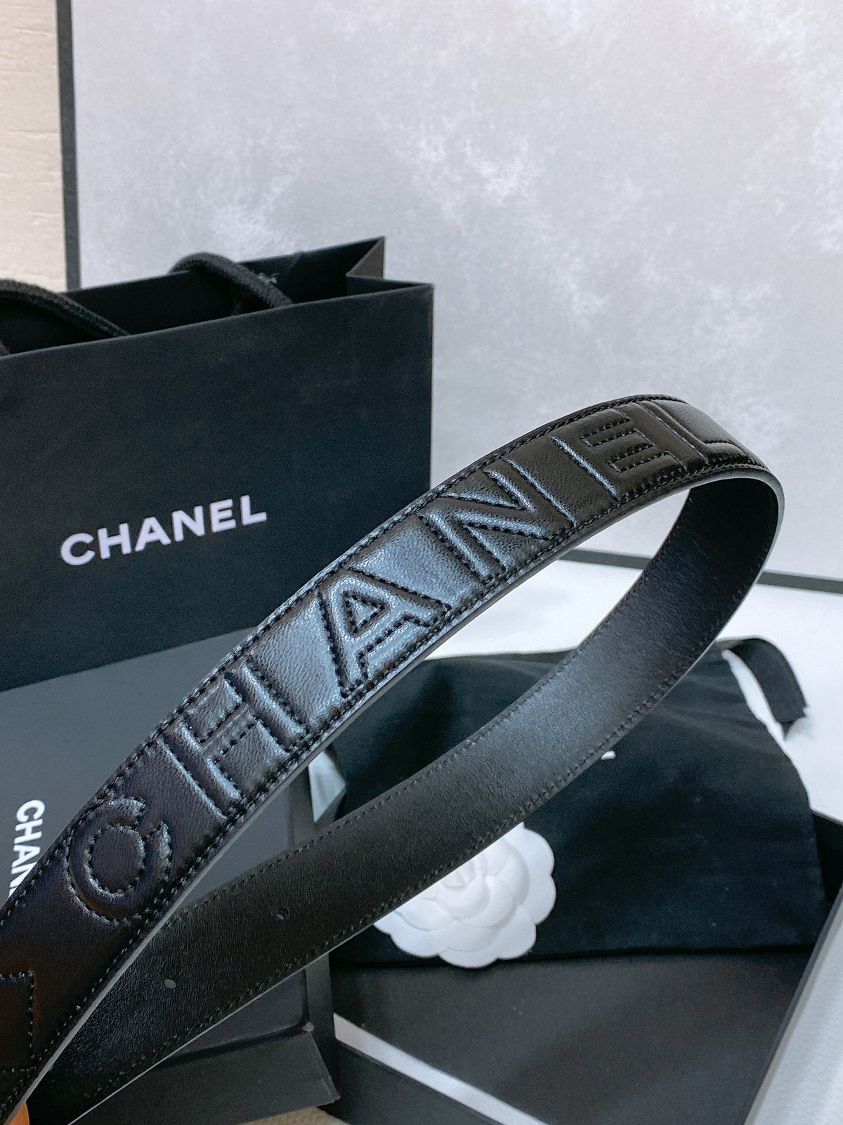 CC 30MM BELT IN BLACK EMBROIDERED CALFSKIN WHITE MIX BLACK METAL HARDWARE