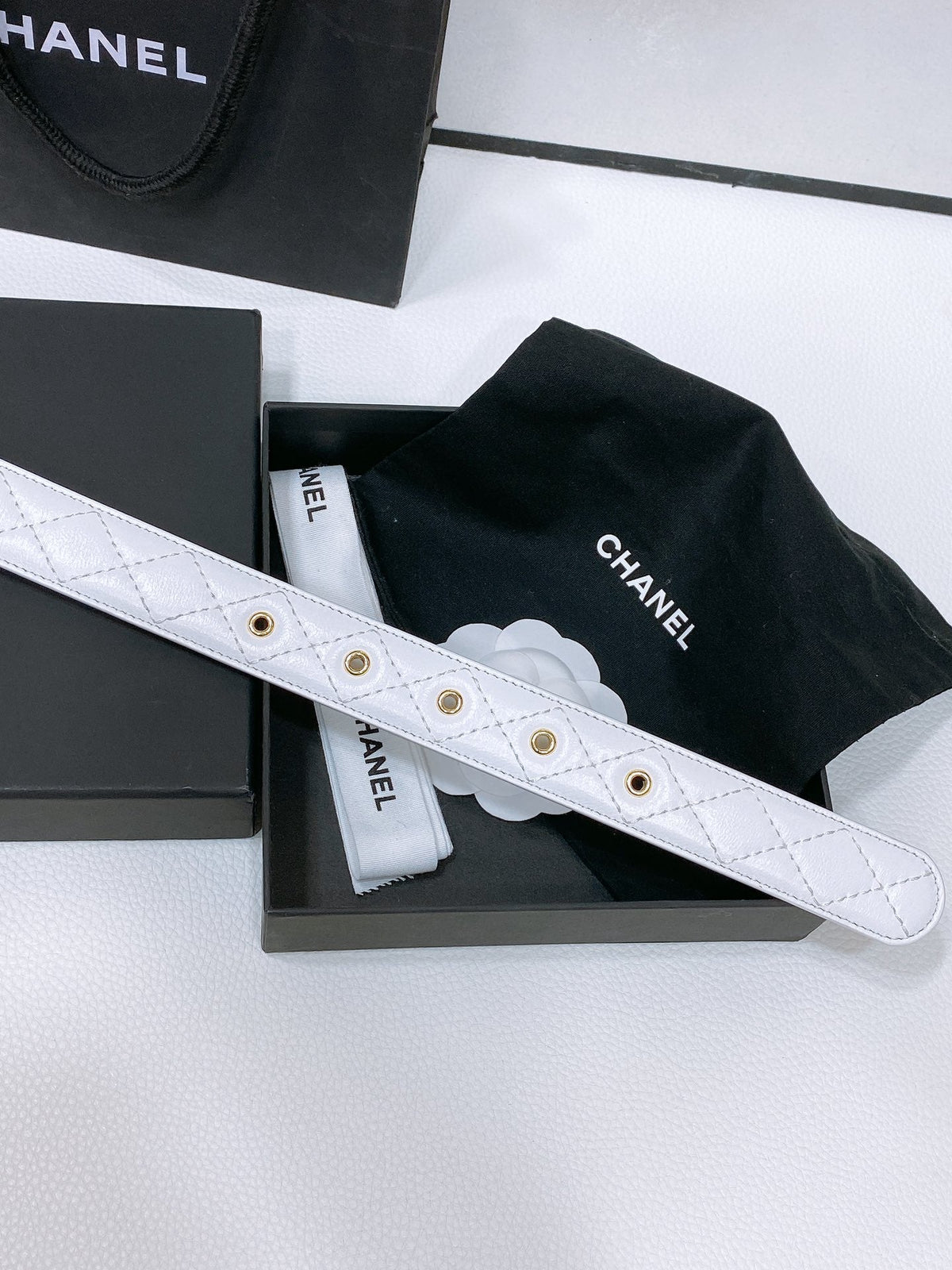 CC BELT 30 MM IN WHITE EMBROIDERED CALFSKIN PEARL LOGO WITH GOLD HARDWARE