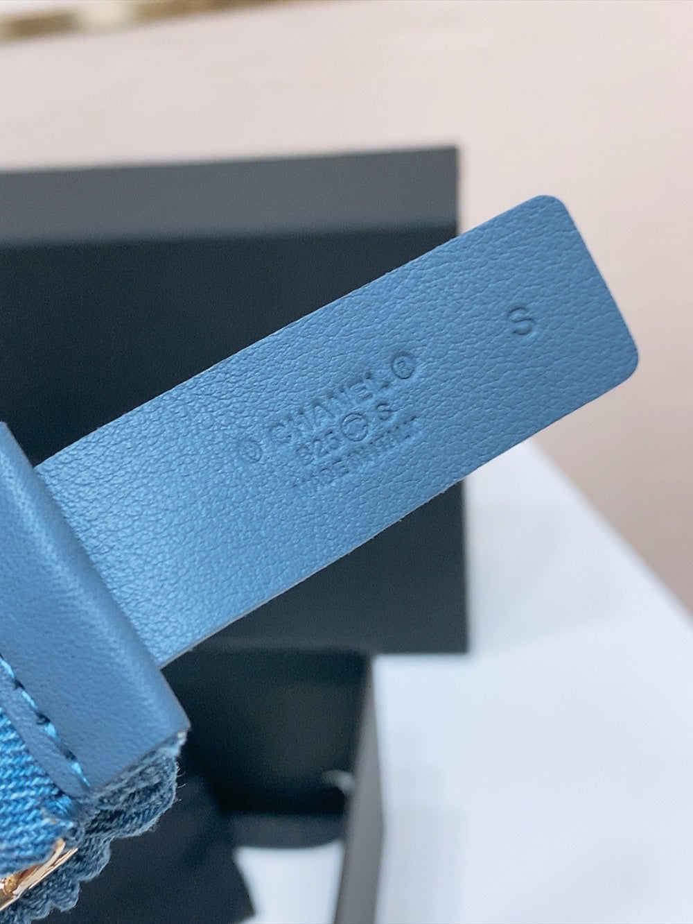 DOUBLE C ELASTIC BELT 30MM IN BLUE DENIM WITH GOLD BUCKLE AND SIDE RHINESTONE DETAILING