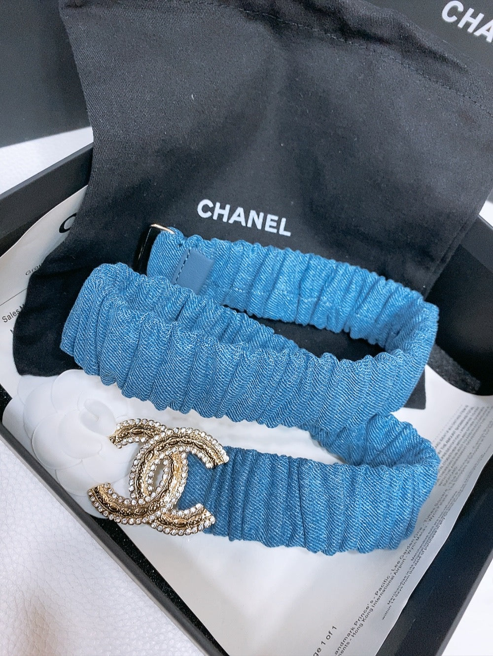 DOUBLE C ELASTIC BELT 30MM IN BLUE DENIM WITH GOLD BUCKLE AND SIDE RHINESTONE DETAILING