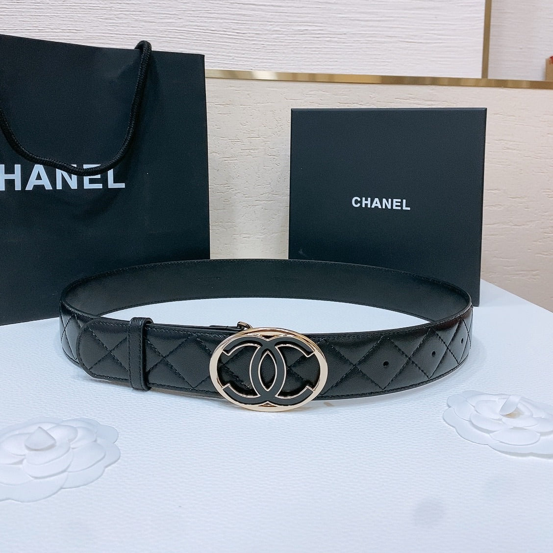 DOUBLE C BELT 38MM IN BLACK QUILTED LAMBSKIN GOLD OVAL BUCKLE CENTERED BLACK LOGO