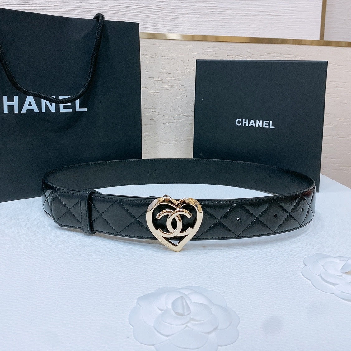 DOUBLE C 38MM IN BLACK QUILTED LAMBSKIN GOLD HEART BUCKLE