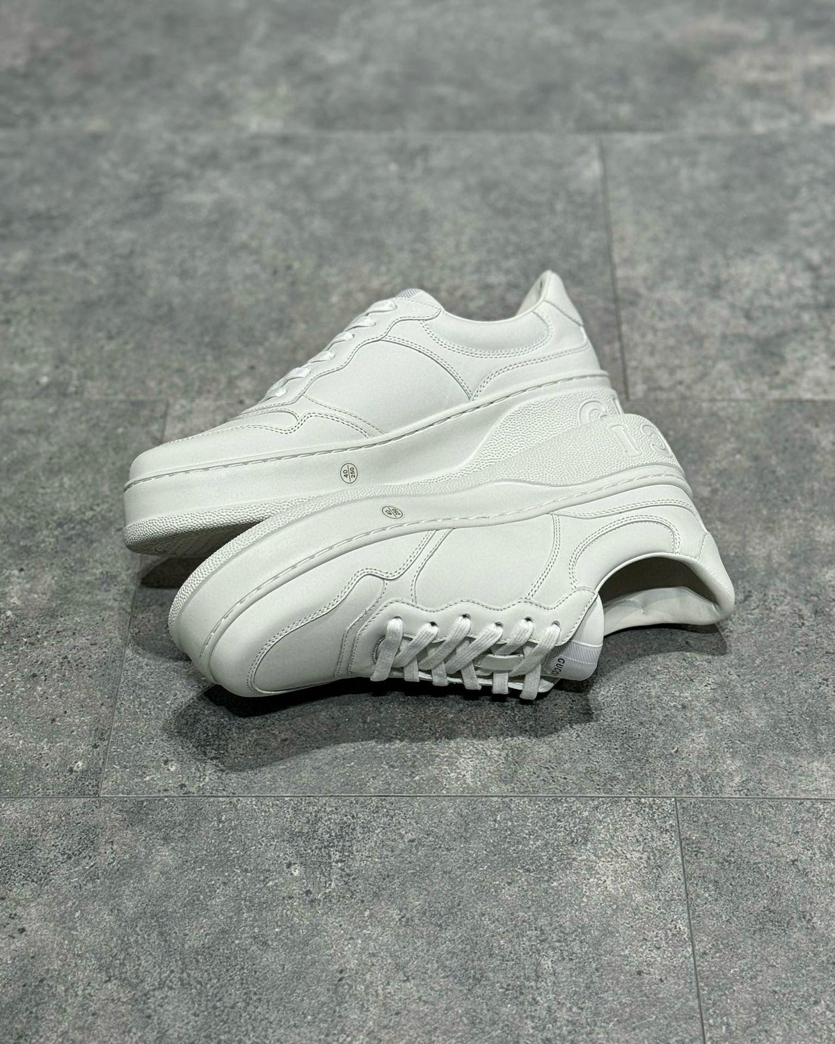 GUC Sneakers
