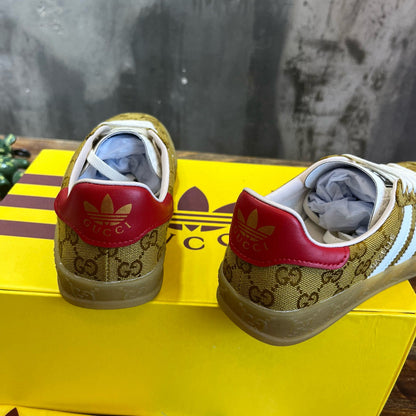 GUC Sneakers