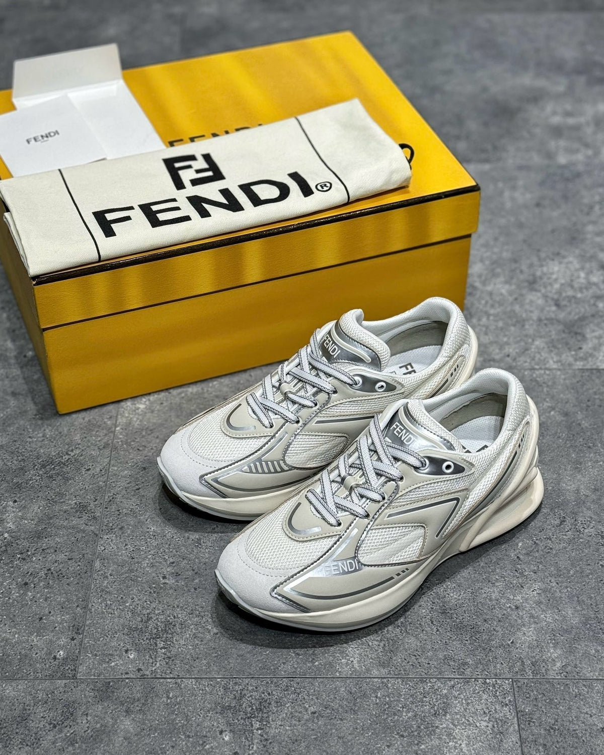 FEN Sneakers