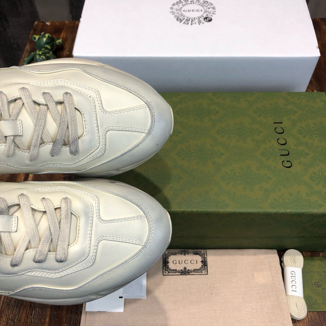 GUC Sneakers