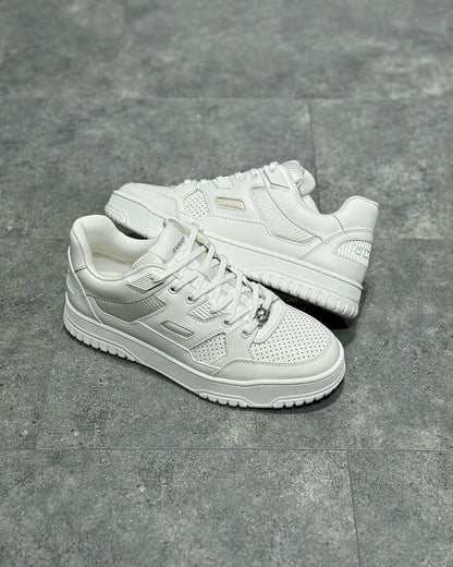 GUC Sneakers