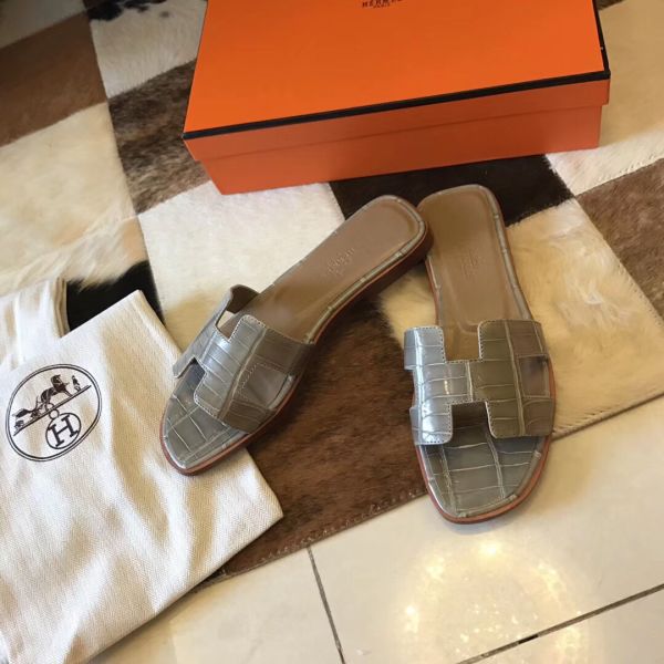 HERM Oran Sandals In Grey Shiny Niloticus Crocodile