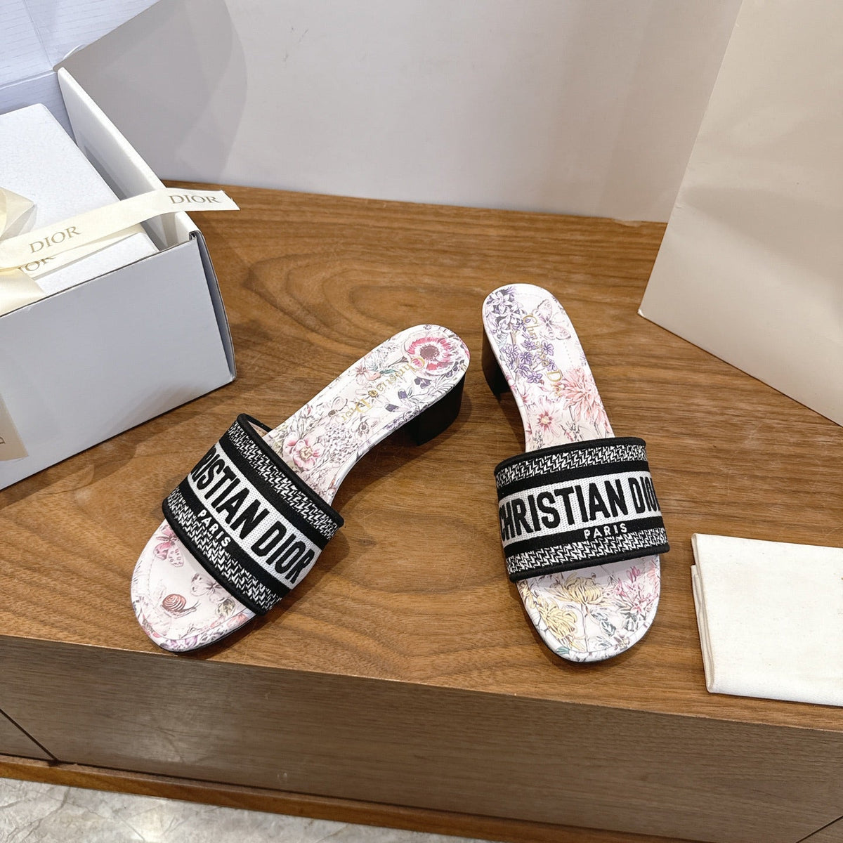 CD 26s Flower Flat Sandals 45 Canvas Cowhide 685487