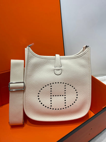 High-end Hermes 2026 Evelyne Bag 23cm Taurillon Clemence Leather