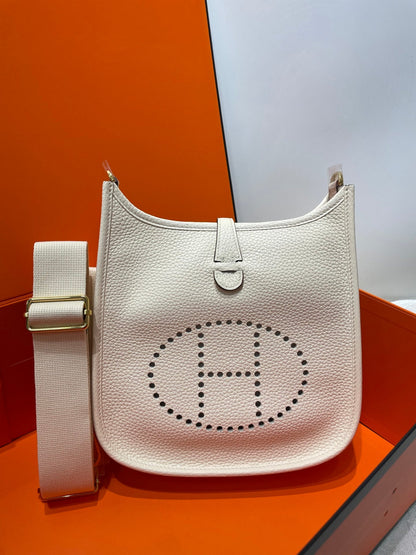 High-end Hermes 2026 Evelyne Bag 23cm Taurillon Clemence Leather