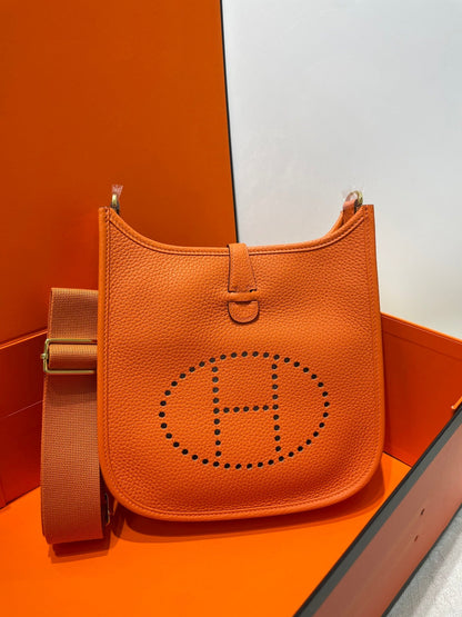 High-end Hermes 2026 Evelyne Bag 23cm Taurillon Clemence Leather