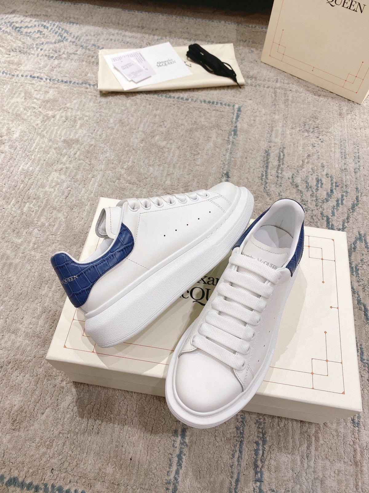 Sneakers & Shoes