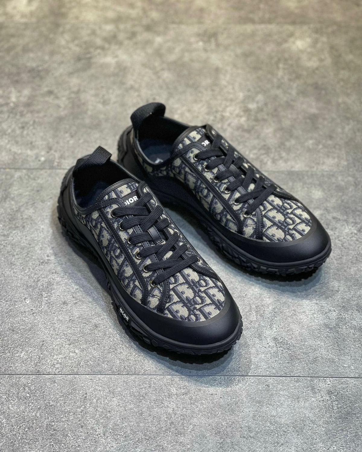 DIO Sneakers