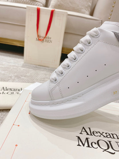 Sneakers & Shoes