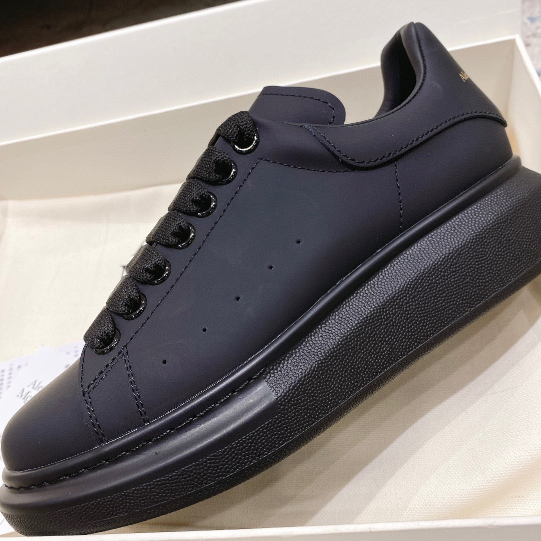 Sneakers & Shoes