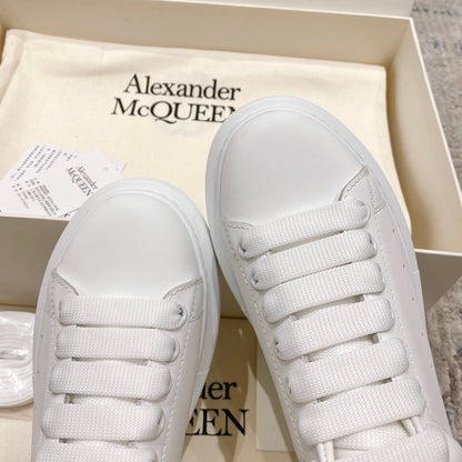 Sneakers & Shoes