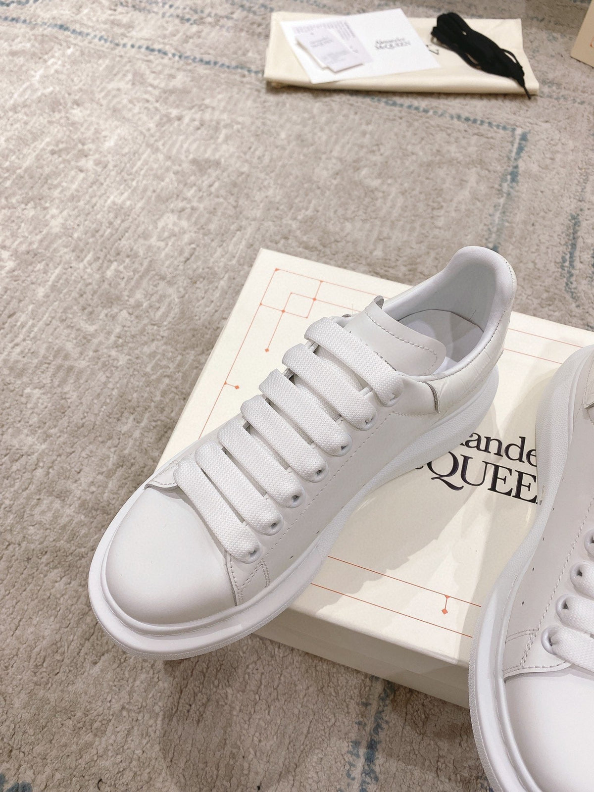 Sneakers & Shoes