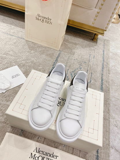 Sneakers & Shoes