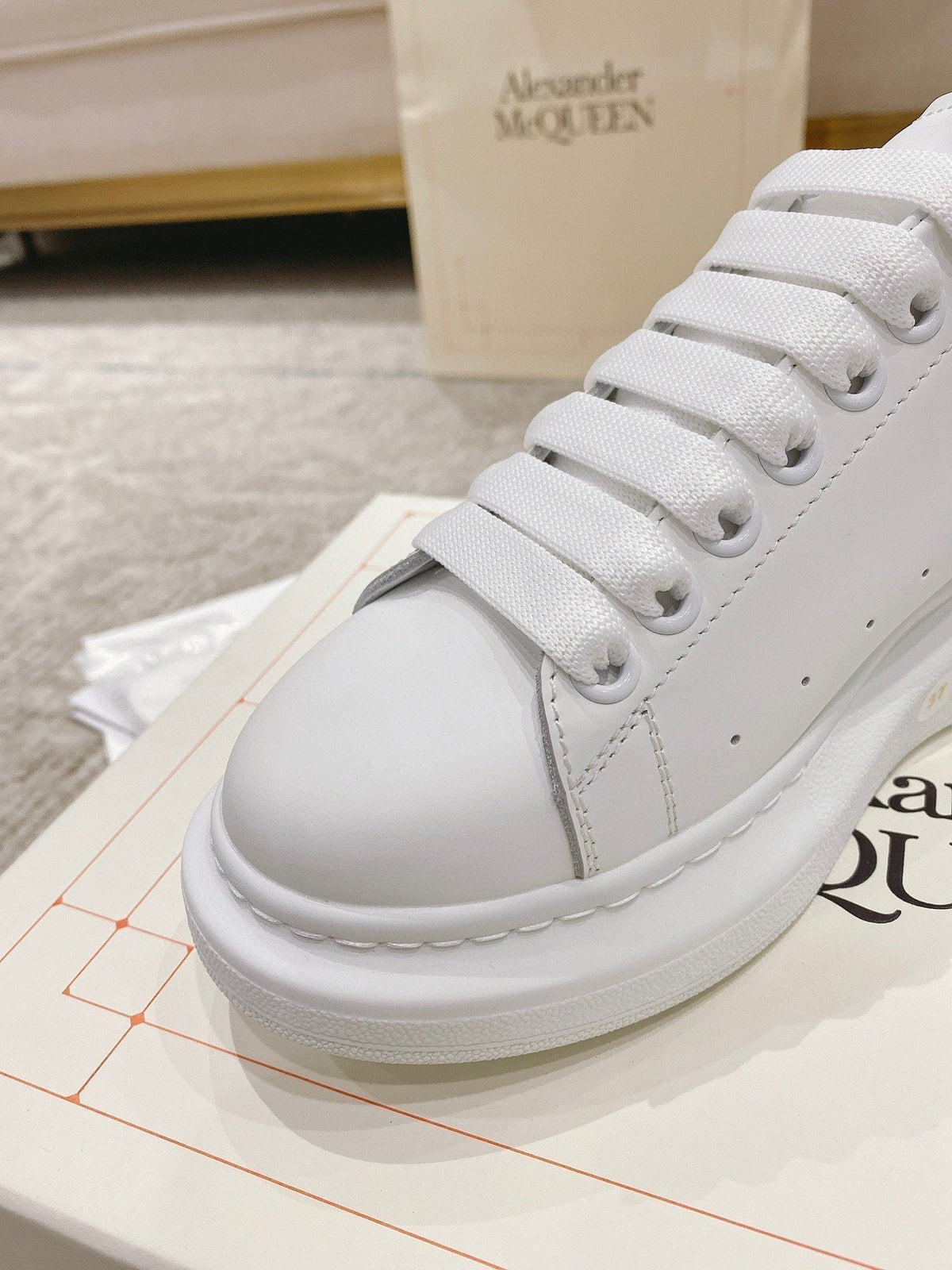 Sneakers & Shoes