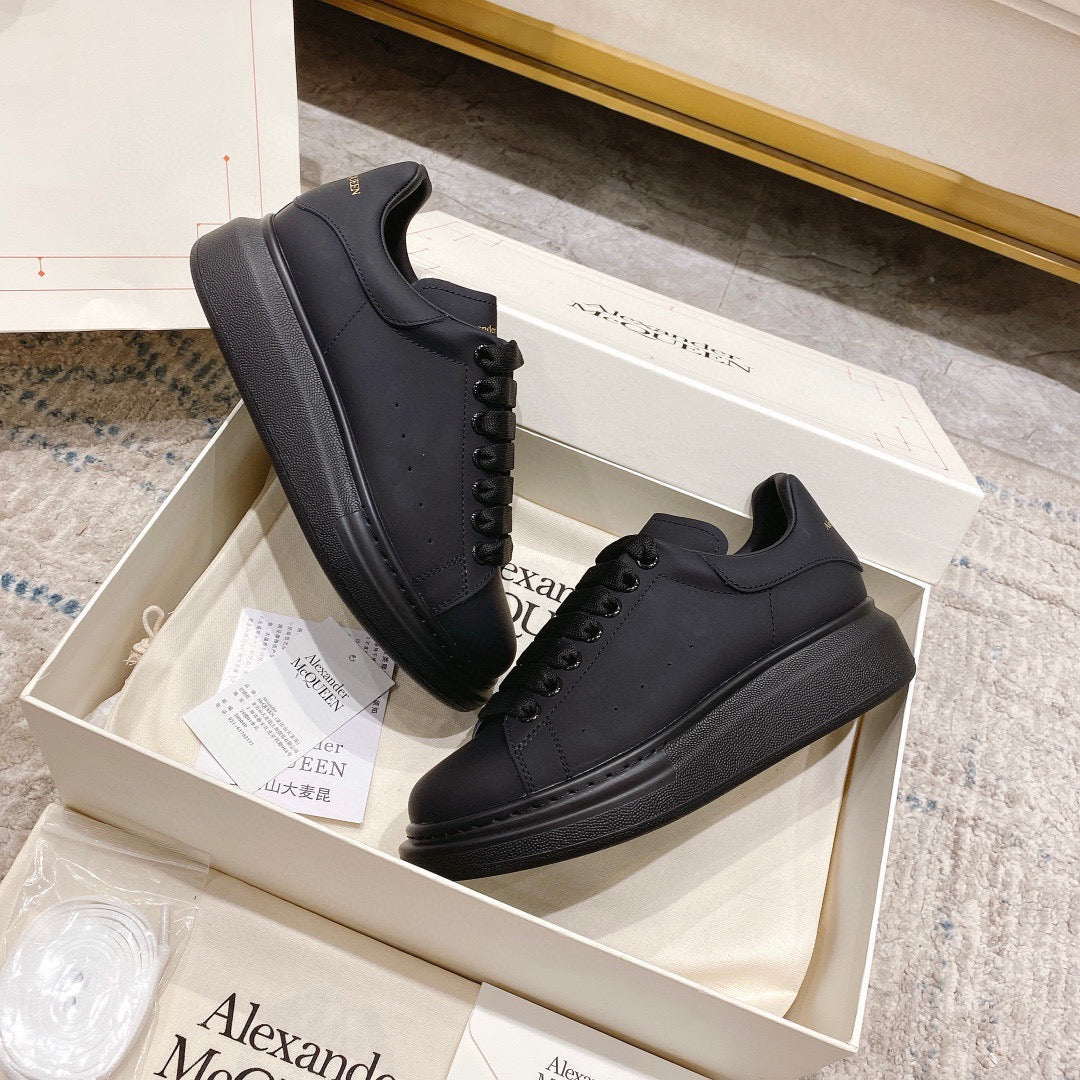 Sneakers & Shoes