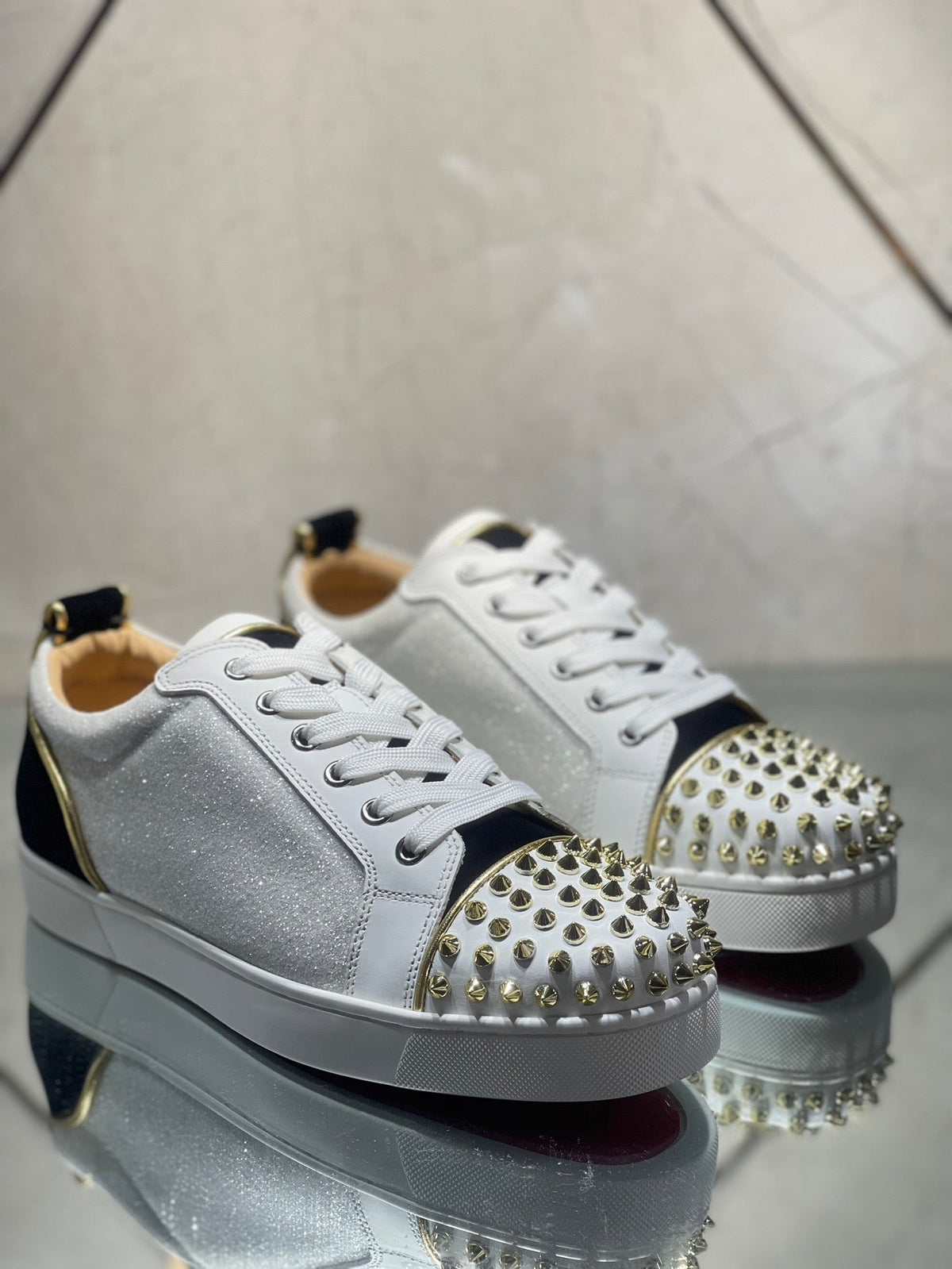 Sneakers & Shoes