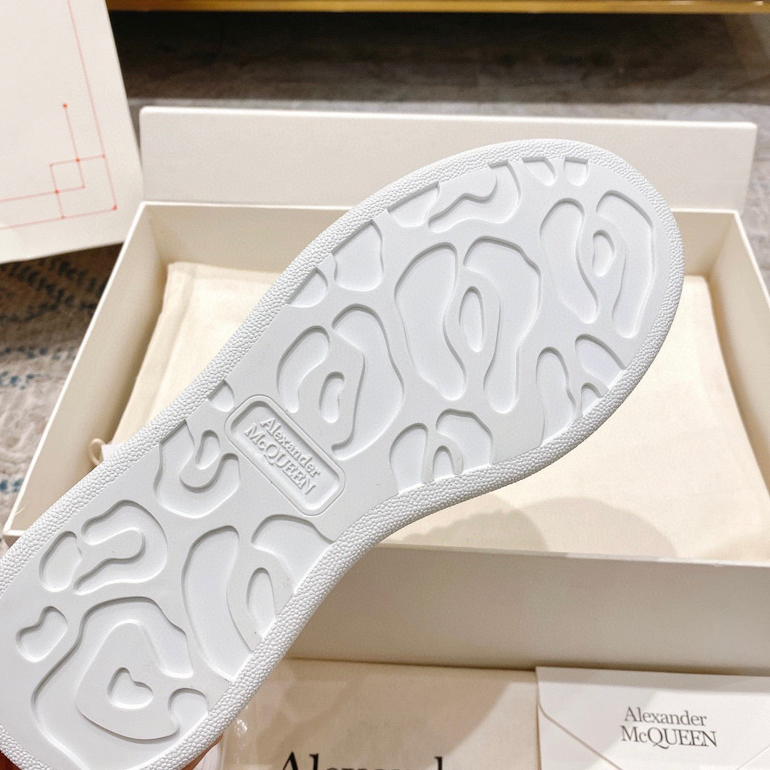 Sneakers & Shoes