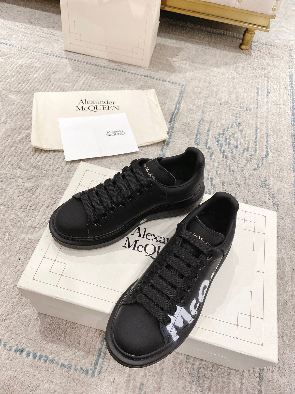 Sneakers & Shoes
