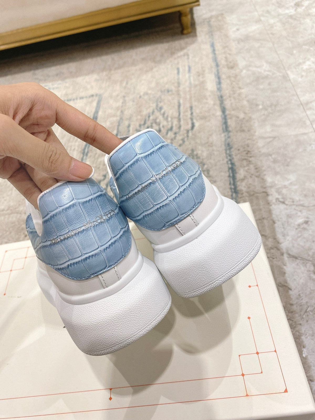Sneakers & Shoes