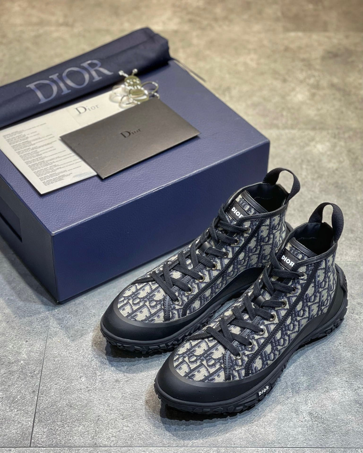 DIO Sneakers
