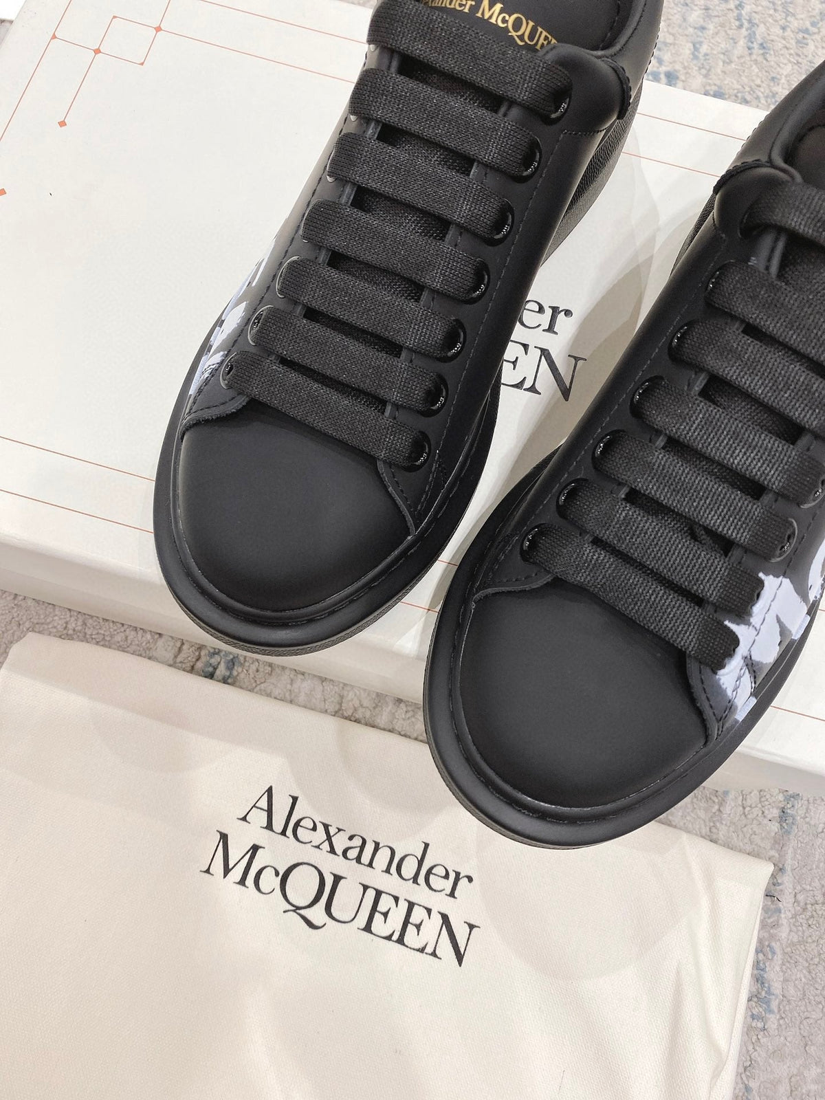 Sneakers & Shoes
